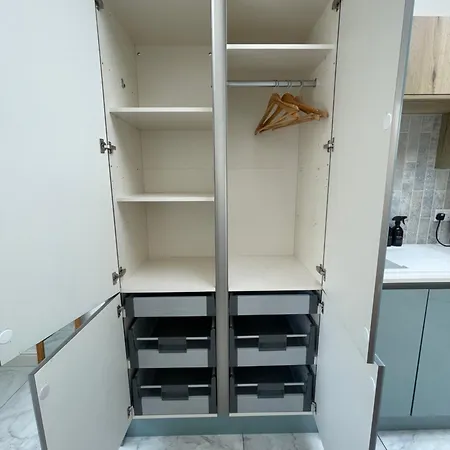 Sunny With Parking And Private Entrance شقة بريستول