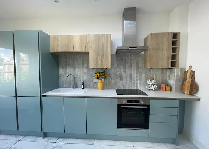 아파트 Sunny With Parking And Private Entrance 브리스틀