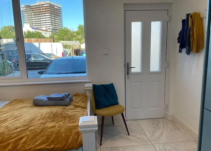 Sunny With Parking And Private Entrance شقة بريستول