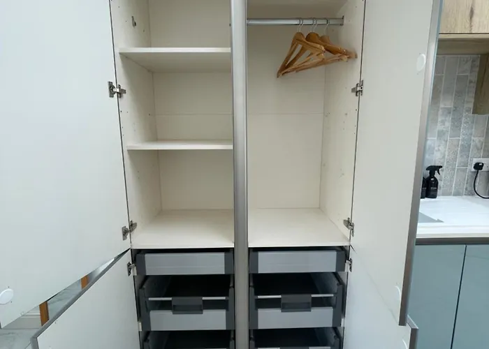 Sunny With Parking And Private Entrance شقة بريستول